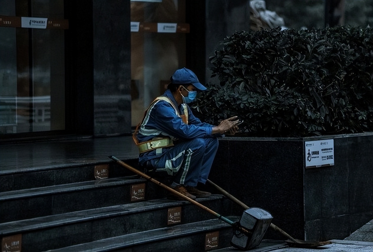 鱼泡直聘如何申请开具发票